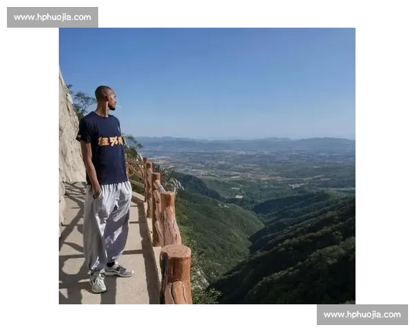 文班亚马少林寺剃度修行 获少林一段段位 风车扣篮燃爆现场